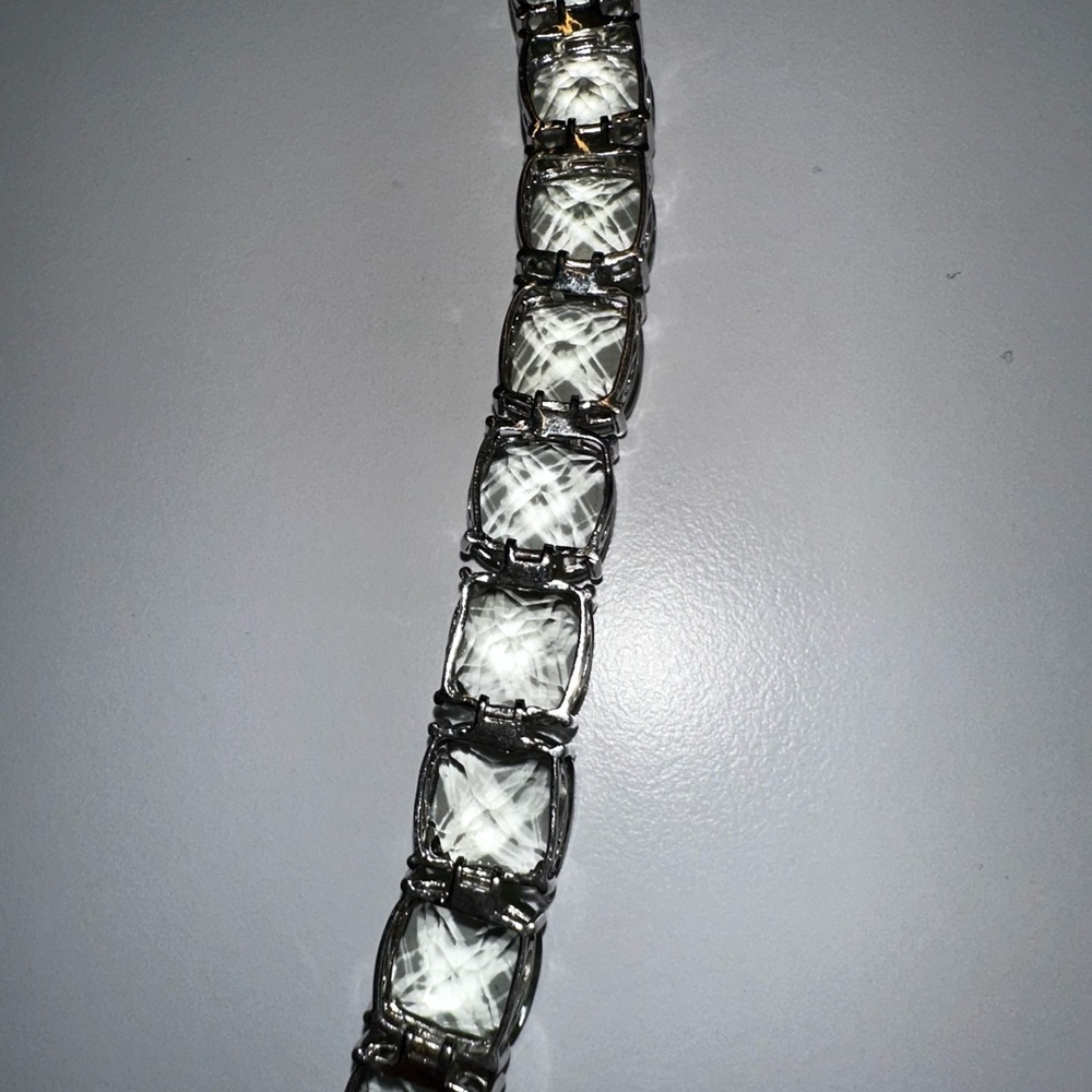 Bold and beautiful green quartz tennis bracelet - Picture 2 of 5